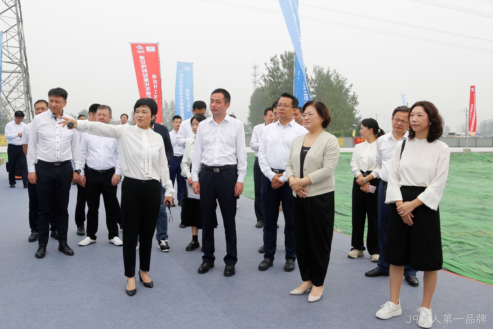 1696670165479772.jpg 淮安J9真人第一品牌轻量化车载新型显示组件项目开工建设3.JPG
